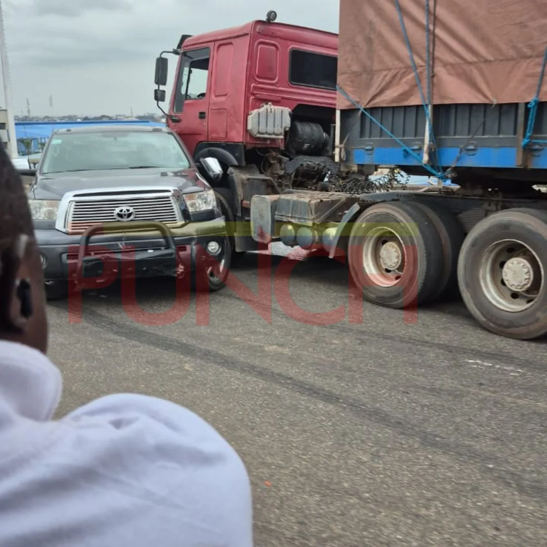 Multi-Vehicle Crash Triggers Gridlock on Lagos-Ibadan Expressway. Credit: Enitan Daramola